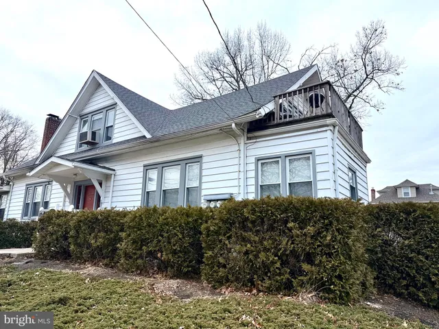 $1,250 | 3330 East Hollywood Circle, Unit A2, Pennsauken, NJ 08109