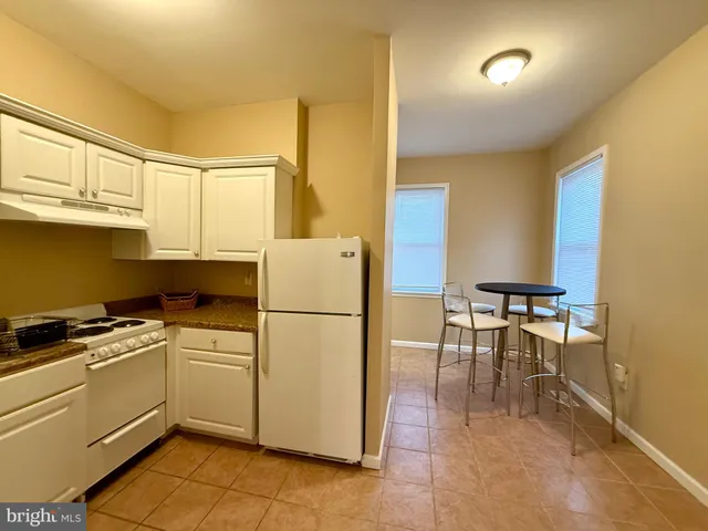 $1,250 | 3330 East Hollywood Circle, Unit A2, Pennsauken, NJ 08109