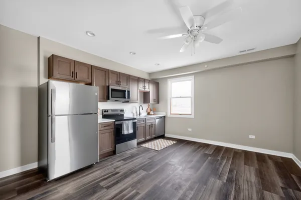 $1,250 | 1430 Dekalb Avenue, Unit C, Sycamore, IL 60178