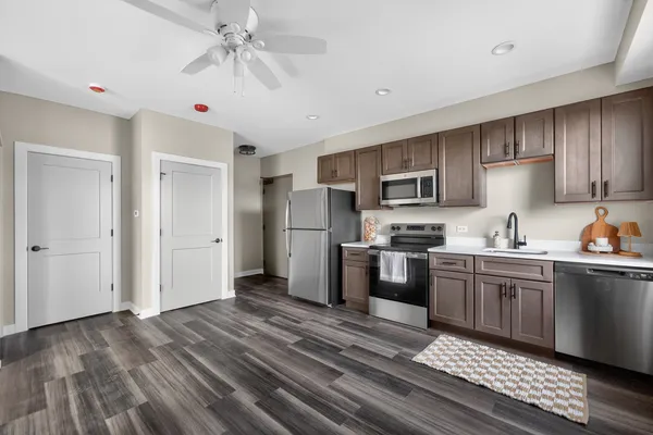 $1,250 | 1430 Dekalb Avenue, Unit C, Sycamore, IL 60178