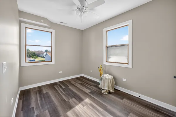 $1,250 | 1430 Dekalb Avenue, Unit C, Sycamore, IL 60178