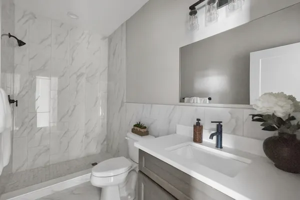 $1,250 | 1430 Dekalb Avenue, Unit C, Sycamore, IL 60178
