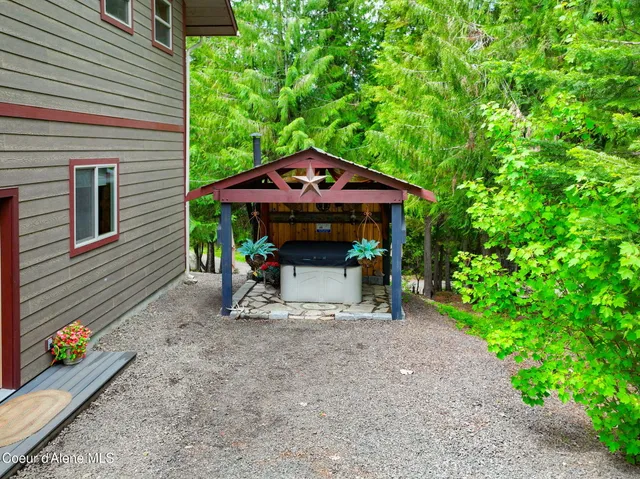 $749,000 | 629 Flat Creek Road, St. Maries, ID 83861