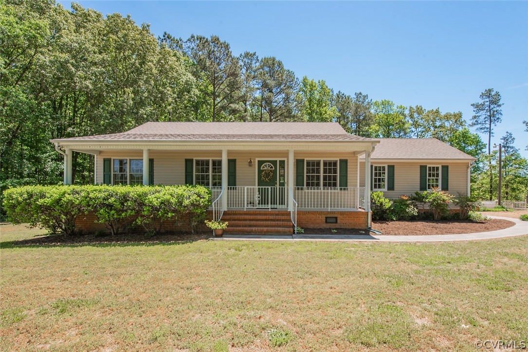 21417 Courthouse Road Dinwiddie, VA 23841 - Photo 3 of 50 front view of a house with a yard