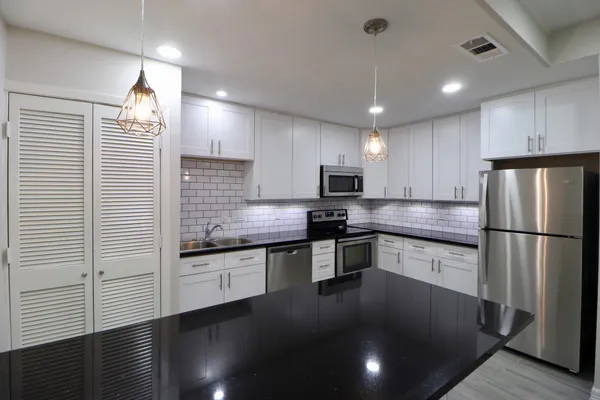 $1,300 | 5929 Queensloch Drive, Unit 116, Houston, TX 77096