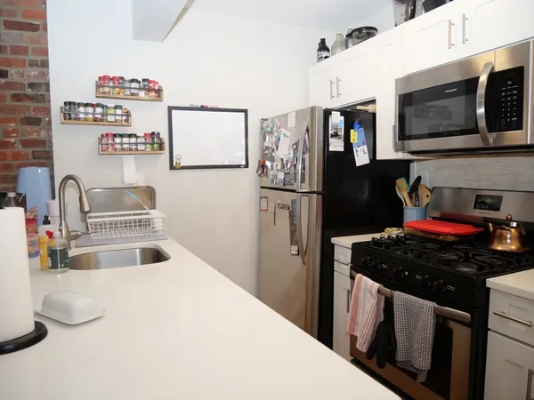 $4,600 | 255 Paris Street, Unit 2, Boston, MA 02128
