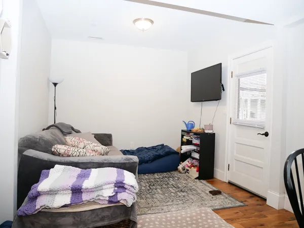 $4,600 | 255 Paris Street, Unit 2, Boston, MA 02128