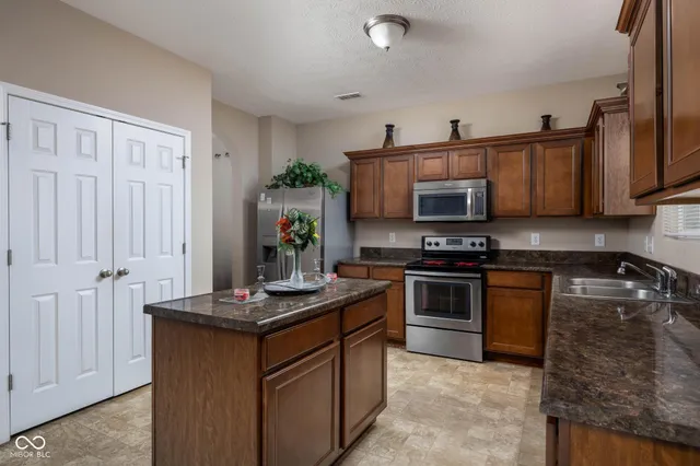 $374,000 | 8707 North Aspen Way, McCordsville, IN 46055