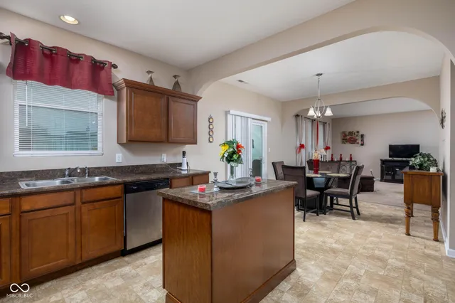 $374,000 | 8707 North Aspen Way, McCordsville, IN 46055