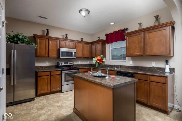 $374,000 | 8707 North Aspen Way, McCordsville, IN 46055