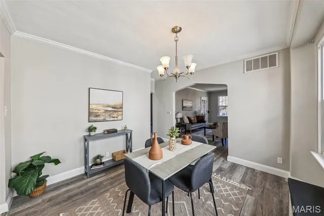 $299,900 | 1502 Bredell Avenue, St. Louis, MO 63117