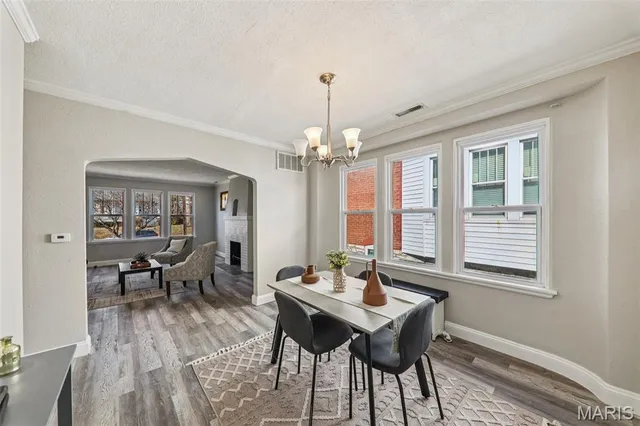 $299,900 | 1502 Bredell Avenue, St. Louis, MO 63117