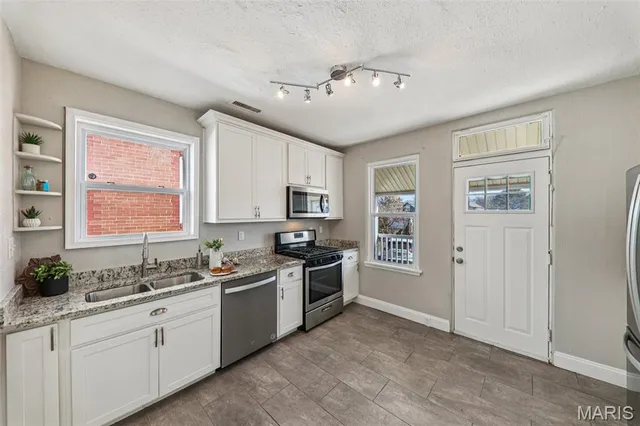 $299,900 | 1502 Bredell Avenue, St. Louis, MO 63117