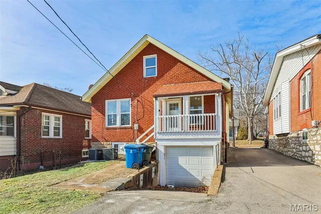 $299,900 | 1502 Bredell Avenue, St. Louis, MO 63117