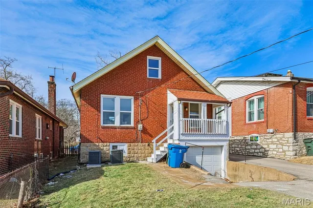 $299,900 | 1502 Bredell Avenue, St. Louis, MO 63117
