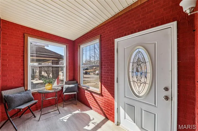 $299,900 | 1502 Bredell Avenue, St. Louis, MO 63117