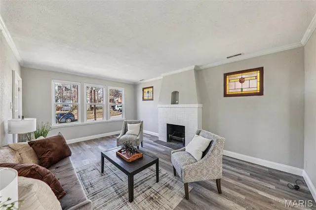 $299,900 | 1502 Bredell Avenue, St. Louis, MO 63117