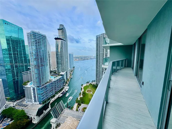 $10,000 | 77 Southeast 5th Street, Unit 4002, Miami, FL 33131