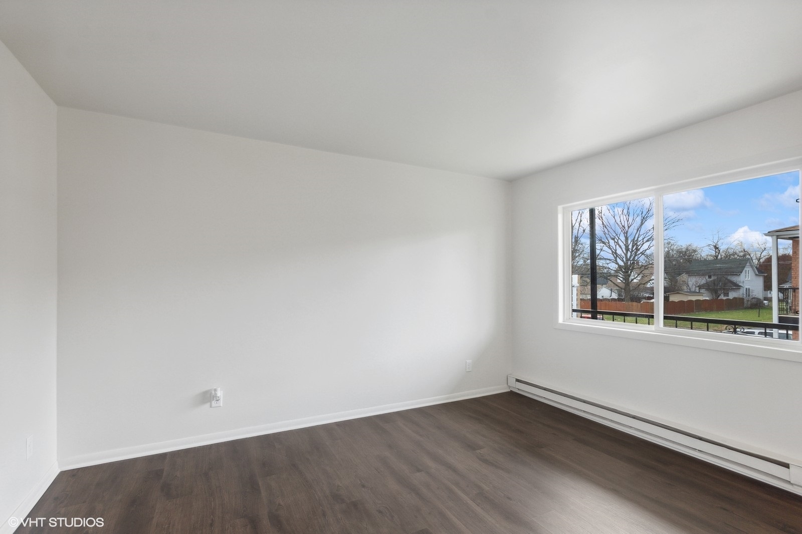 755 South Nelson Avenue, Unit 7 Kankakee, IL 60901 - Photo 4 of 9 an empty room with a window