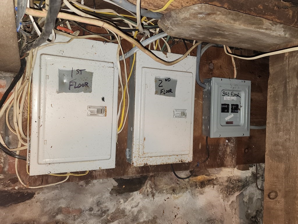 61 Whitcomb Street Webster, MA 01570 - Photo 5 of 7 a view of a door of the house