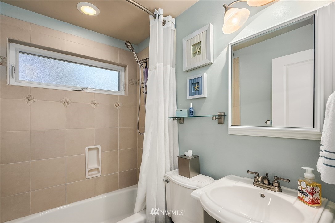 6811 Ripley Ln S East Renton, WA 98056 - Photo 33 of 40 Gallery Image 33