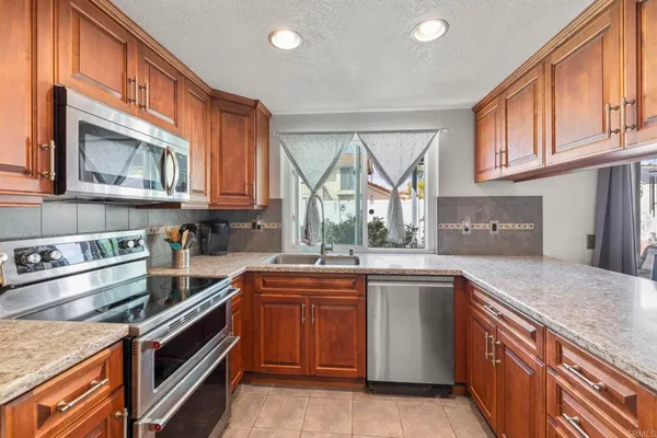 $1,074,000 | 9126 Sinsonte Lane, Lakeside, CA 92040
