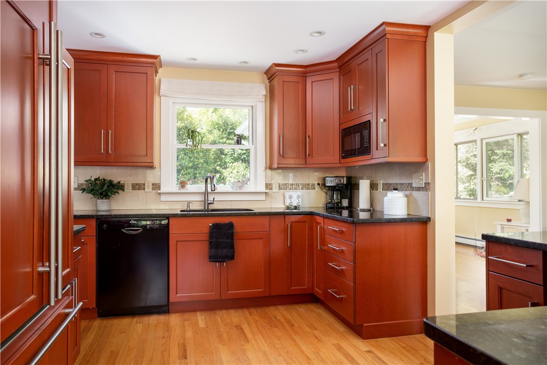 75 Longfellow Road Jamestown, RI 02835 - Photo 9 of 30 Gallery Image 9