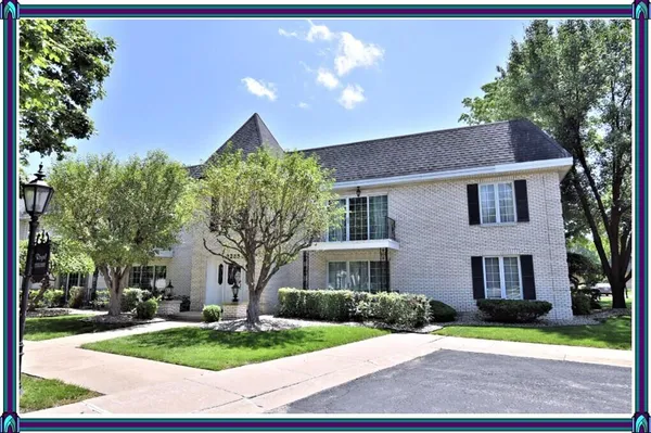 $194,900 | 2288 Bordeaux Walk, Unit D1, Highland, IN 46322