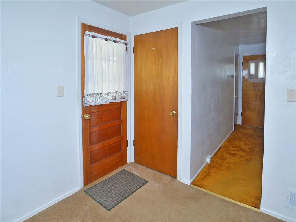 107 Elm Road Pittsburgh, PA 15239 - Photo 4 of 20