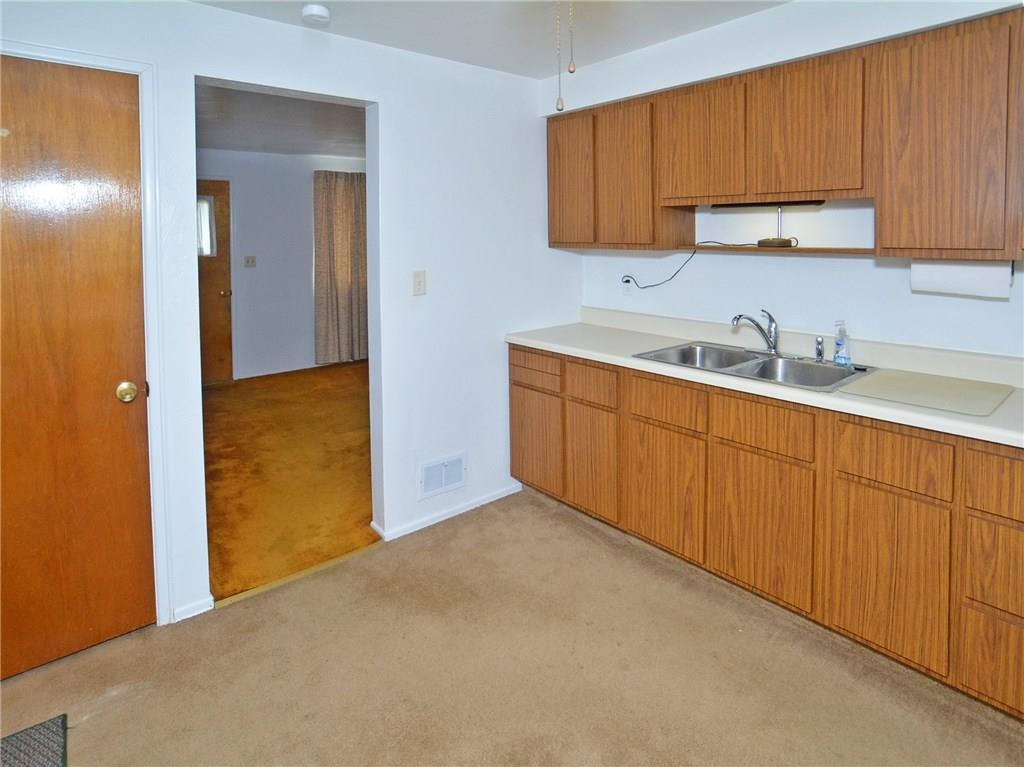 107 Elm Road Pittsburgh, PA 15239 - Photo 5 of 20