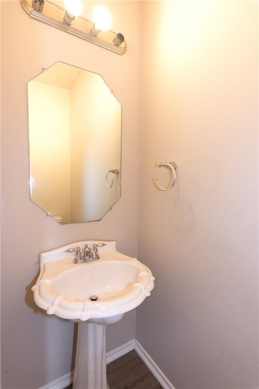 2605 Summerwalk Place Round Rock, TX 78665 - Photo 28 of 37 a bathroom with a sink and mirror