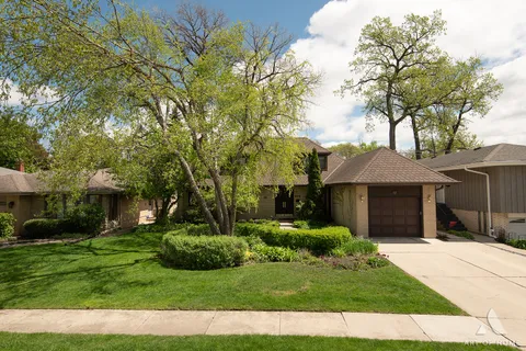 $749,900 | 829 Sylviawood Avenue, Park Ridge, IL 60068
