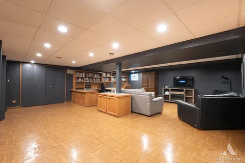$749,900 | 829 Sylviawood Avenue, Park Ridge, IL 60068