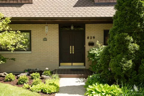 $749,900 | 829 Sylviawood Avenue, Park Ridge, IL 60068