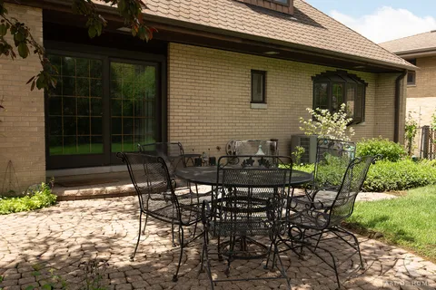 $749,900 | 829 Sylviawood Avenue, Park Ridge, IL 60068