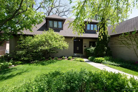 $749,900 | 829 Sylviawood Avenue, Park Ridge, IL 60068