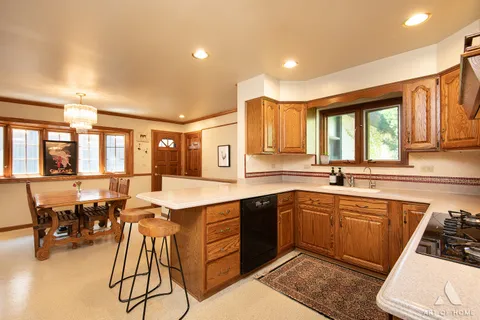 $749,900 | 829 Sylviawood Avenue, Park Ridge, IL 60068