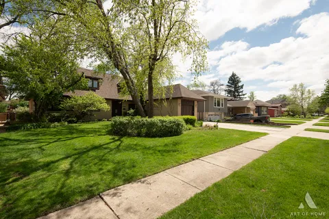 $749,900 | 829 Sylviawood Avenue, Park Ridge, IL 60068