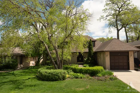 $749,900 | 829 Sylviawood Avenue, Park Ridge, IL 60068