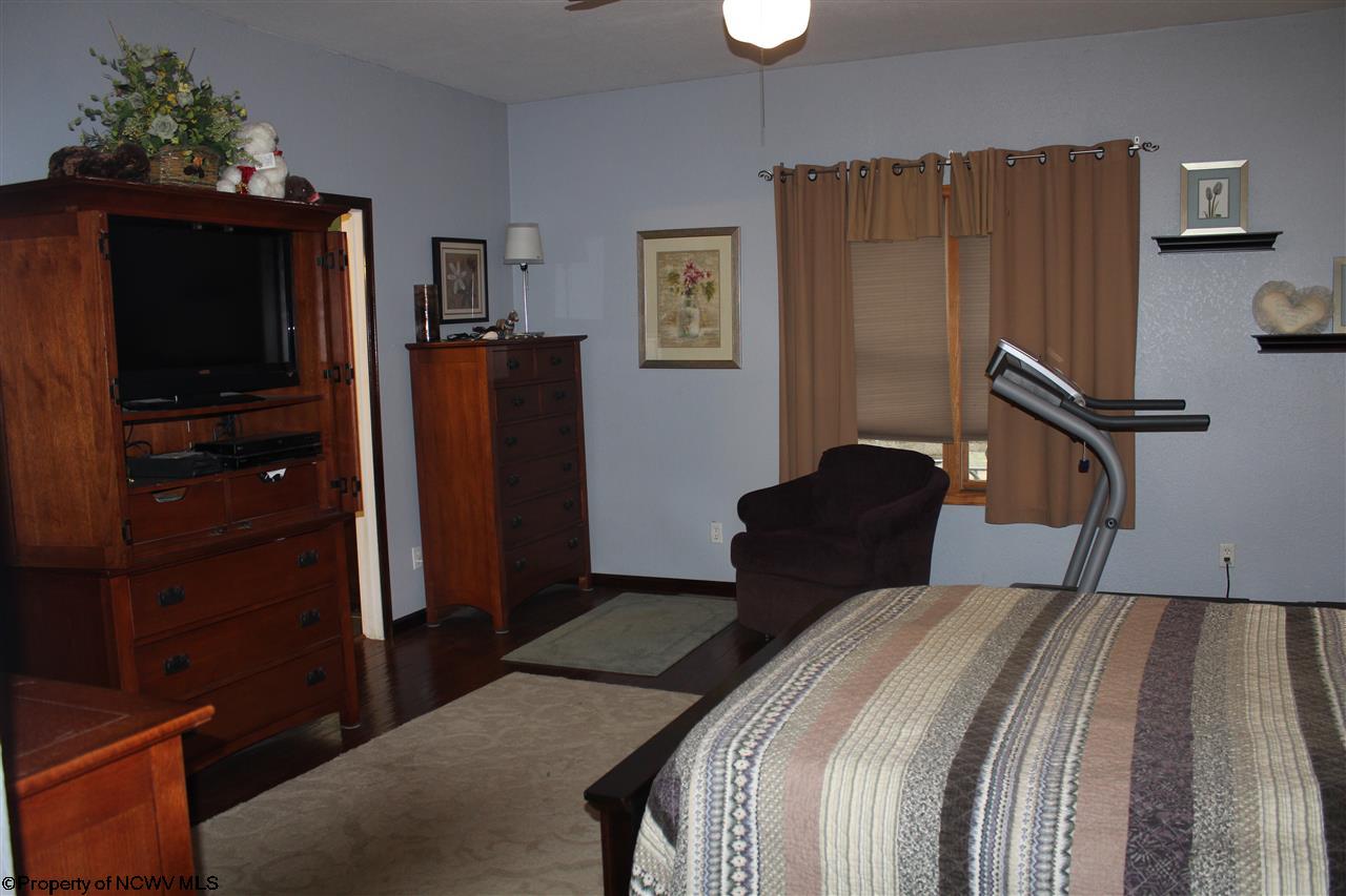 308 Lassiter Road Ellamore, WV 26267 - Photo 7 of 19 Gallery Image 7