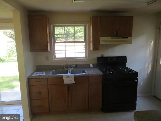 8243 Old Mill Road Pasadena, MD 21122 - Photo 12 of 15 Kitchen