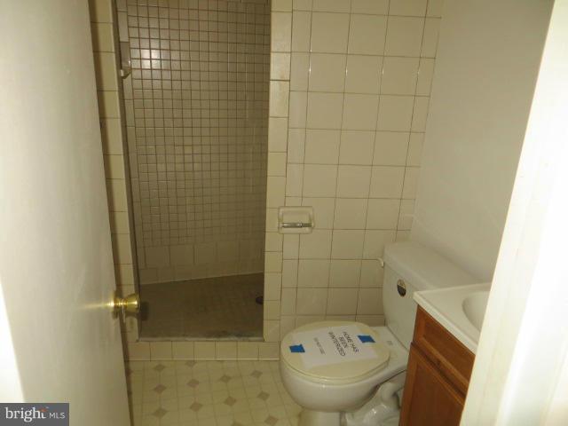 8243 Old Mill Road Pasadena, MD 21122 - Photo 14 of 15 Bath