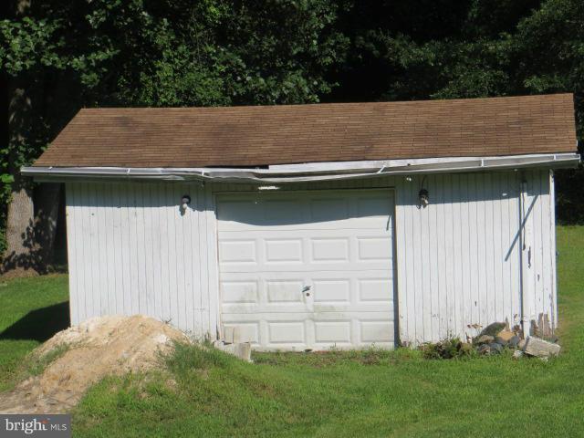 8243 Old Mill Road Pasadena, MD 21122 - Photo 5 of 15 Garage