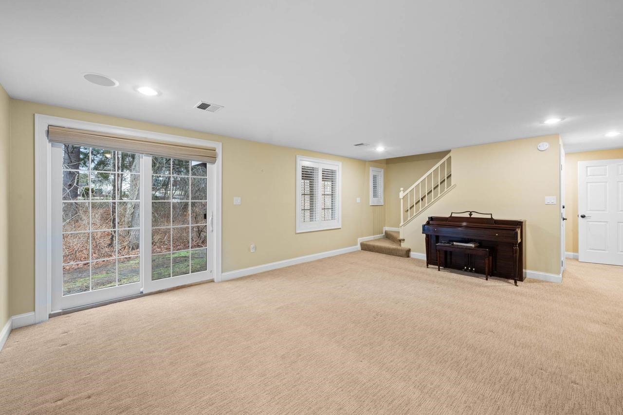 605 Straw Hill Road Manchester, NH 03104 - Photo 27 of 38 Gallery Image 27
