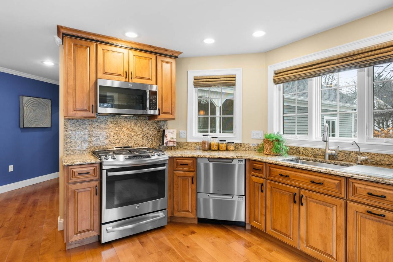 605 Straw Hill Road Manchester, NH 03104 - Photo 3 of 38 Gallery Image 3