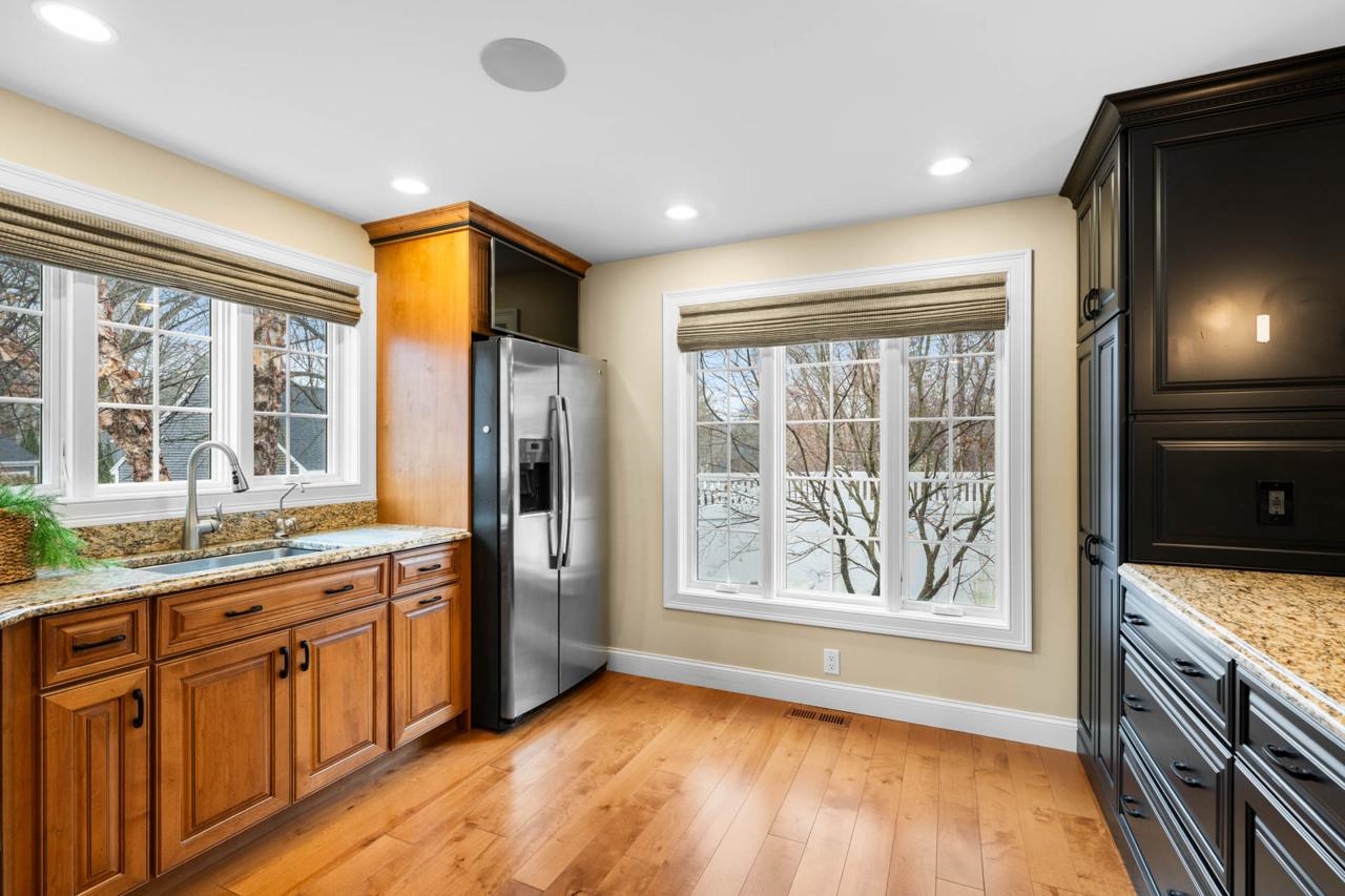 605 Straw Hill Road Manchester, NH 03104 - Photo 5 of 38 Gallery Image 5