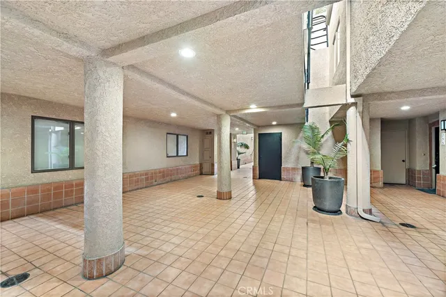 $5,200 | 237 Calliope Street, Laguna Beach, CA 92651