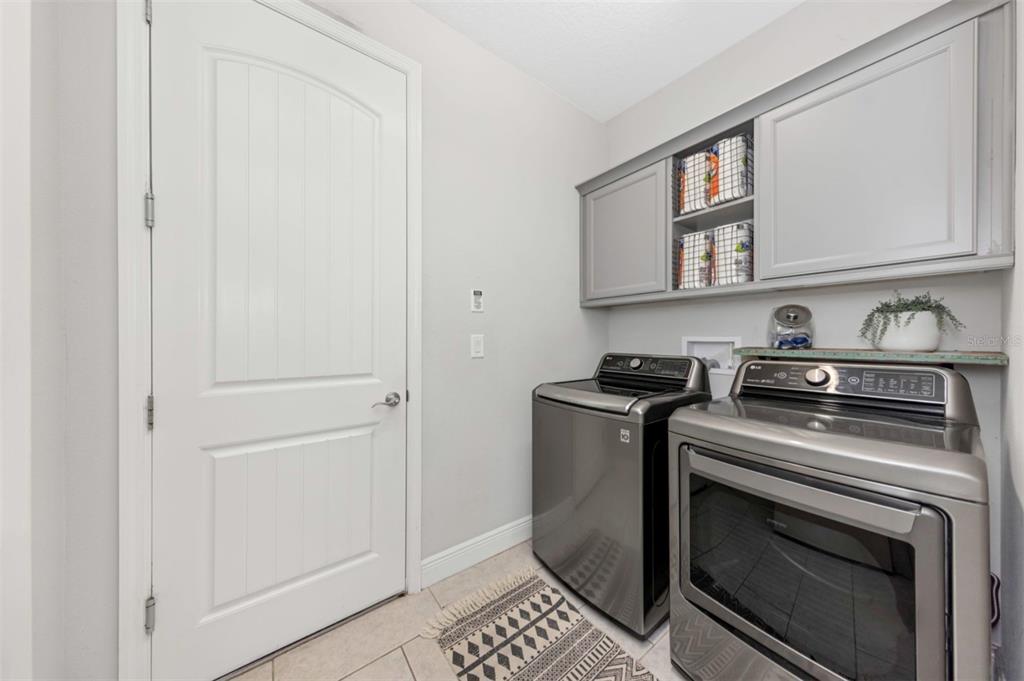 6916 Neopolitan Court Apollo Beach, FL 33572 - Photo 31 of 43 a kitchen with a stove and a refrigerator