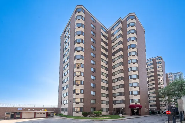 $94,999 | 7337 South South Shore Drive, Unit 902, Chicago, IL 60649