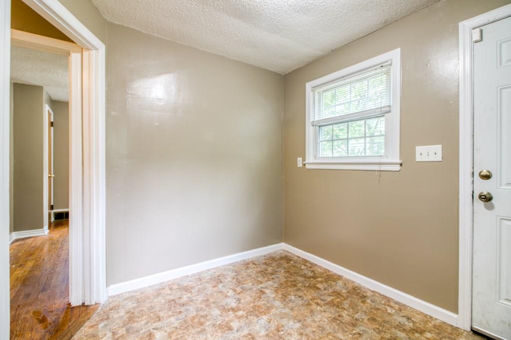 111 Breckwood Boulevard Springfield, MA 01109 - Photo 10 of 25 an empty room with windows
